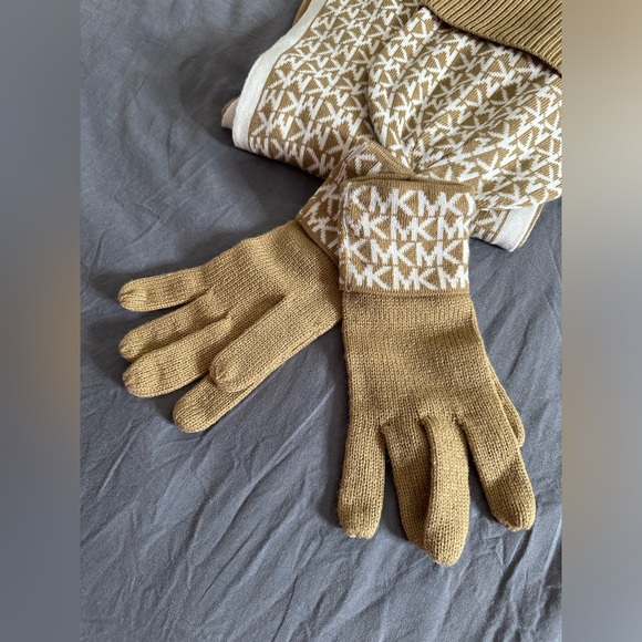 Michael Kors Women's Brown and Cream Scarf-wraps - Picture 4 of 8